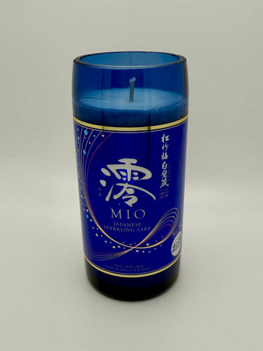 Blue candle with 'MIO' branding on a white background